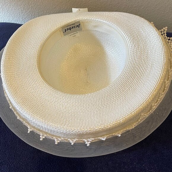 Jezebel Vintage White Hat with Lace and Veil